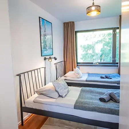 Nine Pines Family In Apartment *
